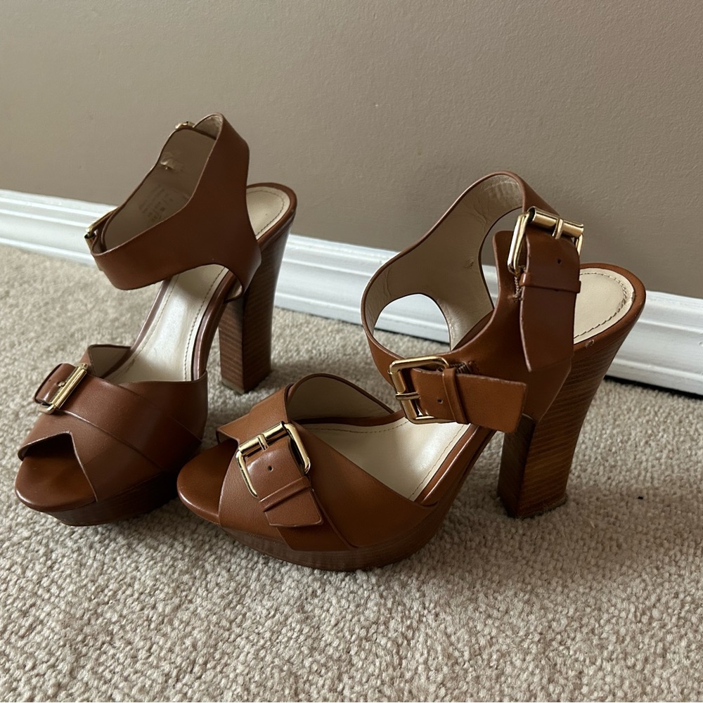 Size 7.5 4.5 inch brown platform high heels